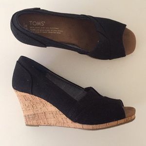 TOMS black wedges women’s size 7